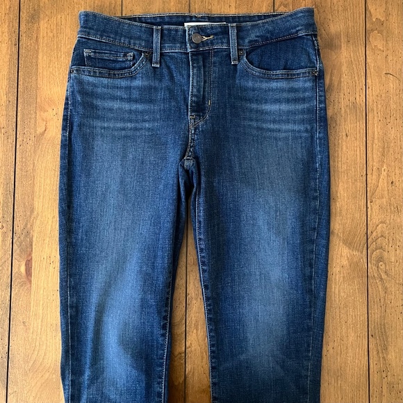 Levis Medium Wash 711 Skinny Jeans (Size 28) - Picture 7 of 10